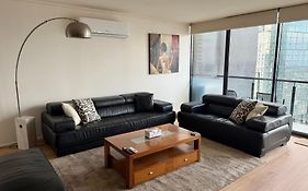 Spacious 3 Bedroom Apartment Southbank